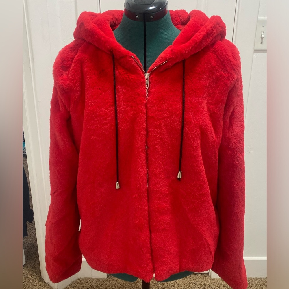 Casting LA Coat Size Large Soft, Fluffy, Faux Fur. Never worn.
